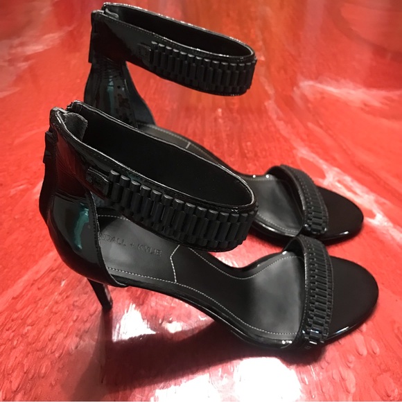 KENDALL + KYLIE heels size‎ 9 1/2 black color great condition